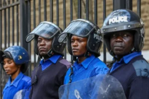 Kenyan police officers