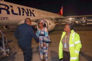 Mr. Uhuru Kenyatta is welcomed at Oliver Tambo International Airport.