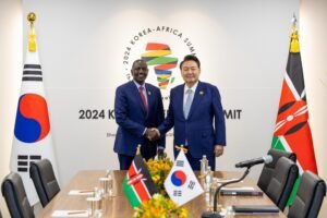 President William Ruto (left) with President Yoon Suk Yeol of Korea